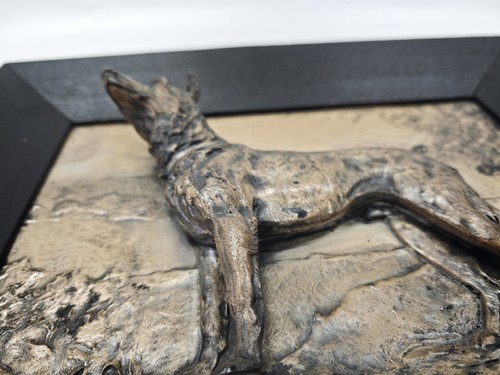Antikes metall relief hund - antikes,