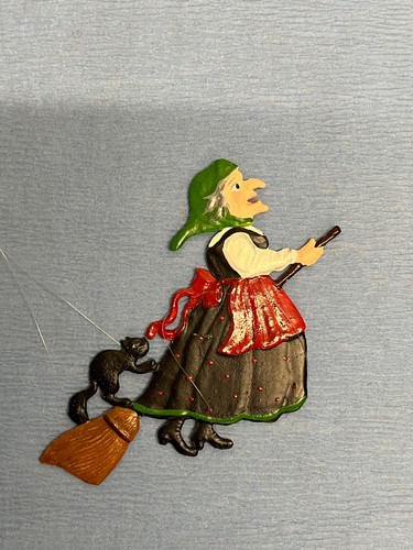 Zinnbild hexe auf besen - zinnbild,