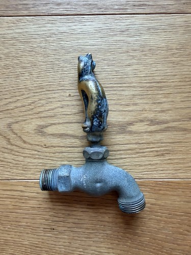 Vintage wasserhahn mit - vintage, katze