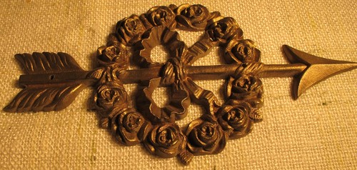 Kranz mit rosen pfeil - kranz, rosen,