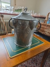 Bowlegefäß mit Deckel und