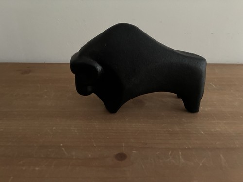 Brutalist stier ochse bulle - stier,